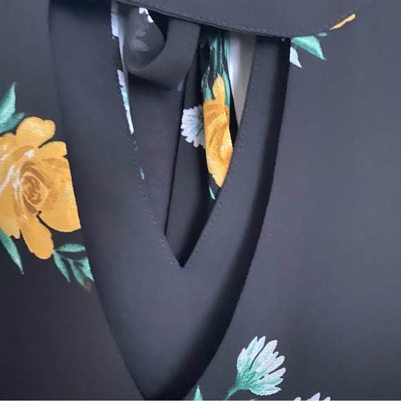 TORRID deep v front and back floral top - Picture 6 of 6